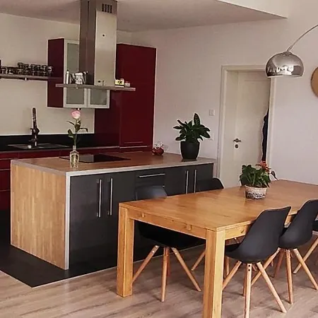 Séjour chez l'habitant CHOCO Bed, Chambre et salle de bain privée dans appartement partagé *