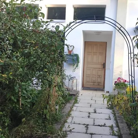 Séjour chez l'habitant CHOCO Bed, Chambre et salle de bain privée dans appartement partagé Courtelary